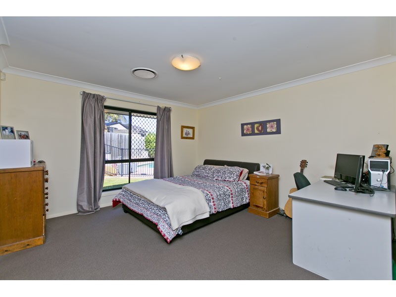 9 Pitman Place, Redland Bay QLD 4165
