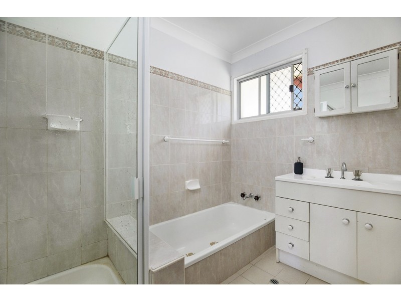 4 Holloway Street, Birkdale QLD 4159