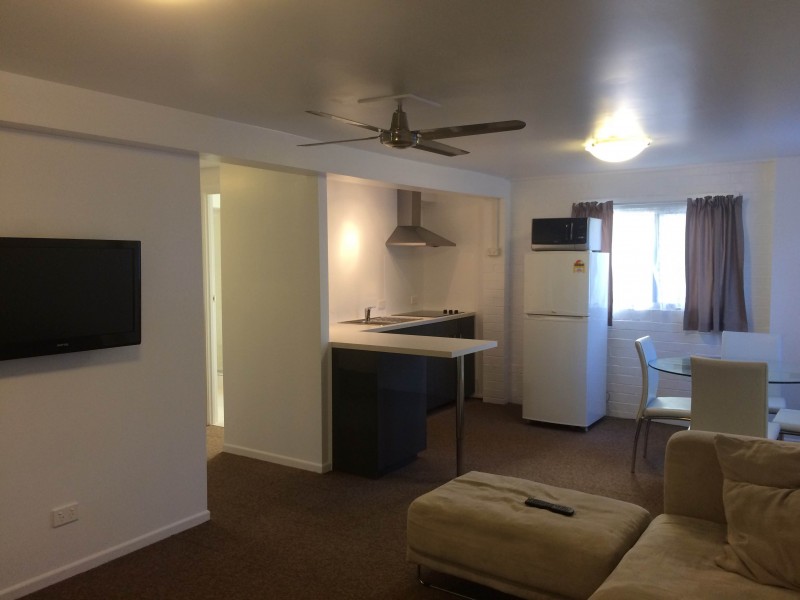 4 Holloway Street, Birkdale QLD 4159