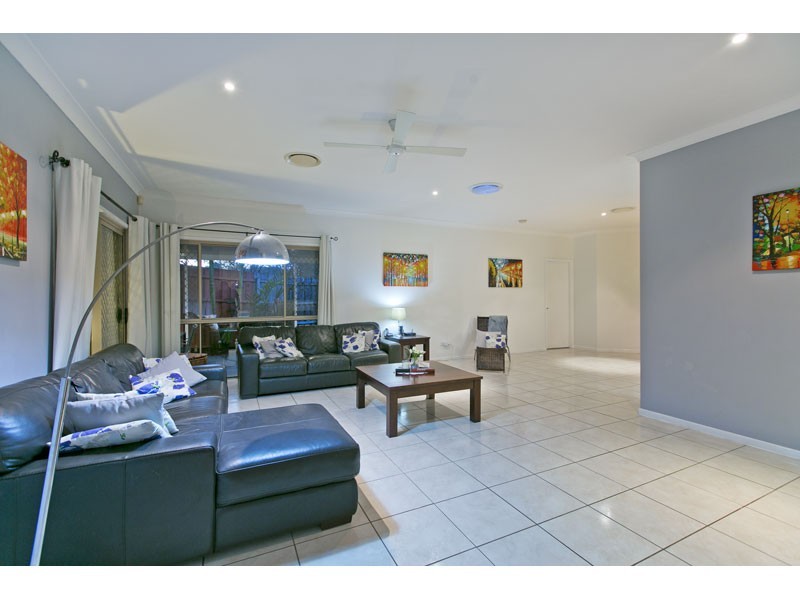 17 Bush Cherry Place, Thornlands QLD 4164