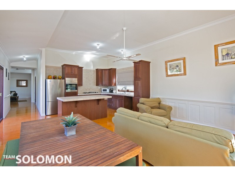 1 Kingfisher St, Coochiemudlo Island QLD 4184