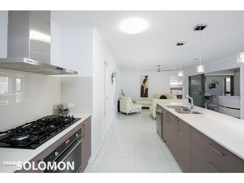 4 Hoskins Drive, Wellington Point QLD 4160