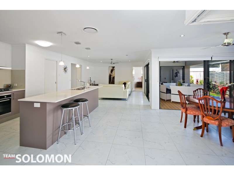 4 Hoskins Drive, Wellington Point QLD 4160