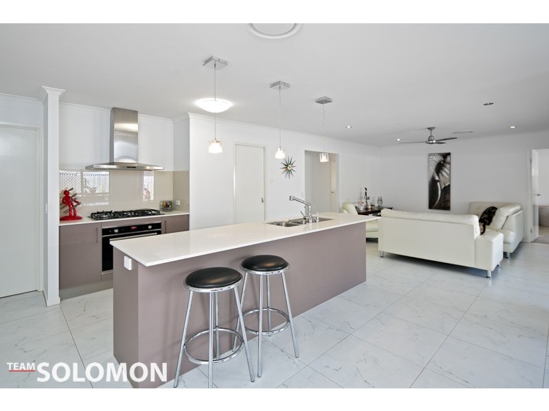4 Hoskins Drive, Wellington Point QLD 4160