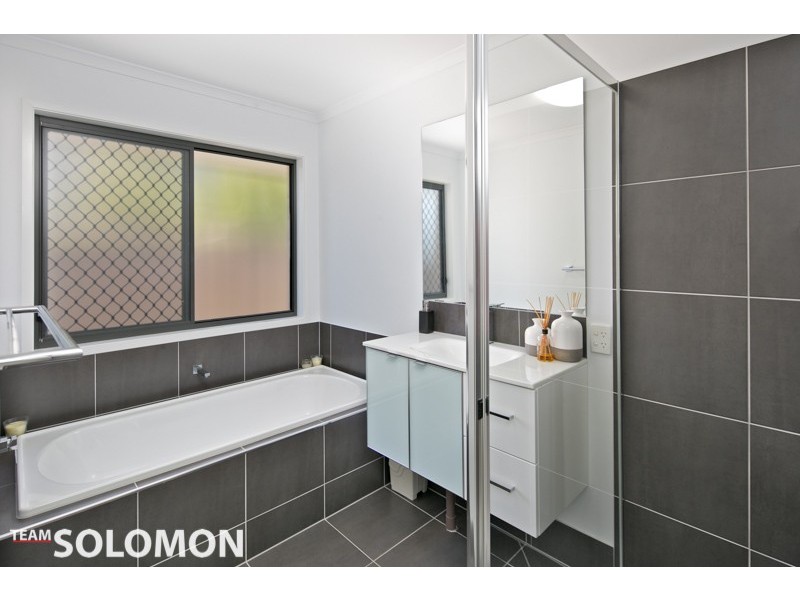 4 Hoskins Drive, Wellington Point QLD 4160