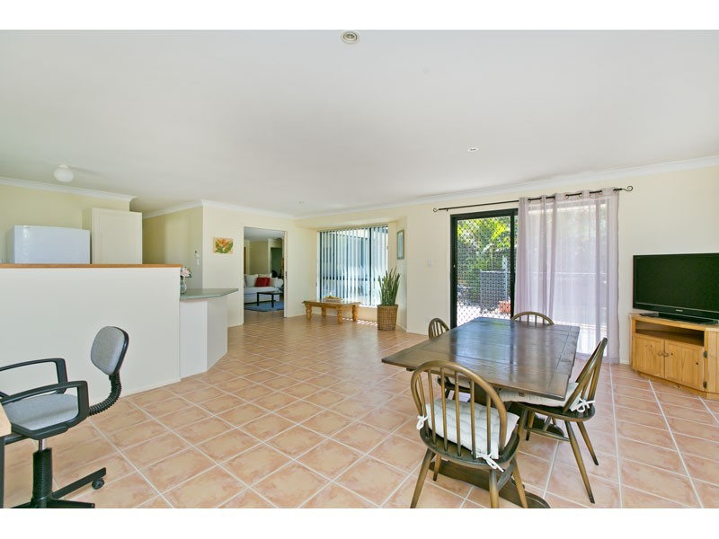 14 Manor Drive, Wellington Point QLD 4160