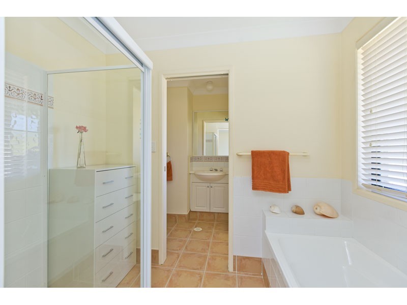 14 Manor Drive, Wellington Point QLD 4160