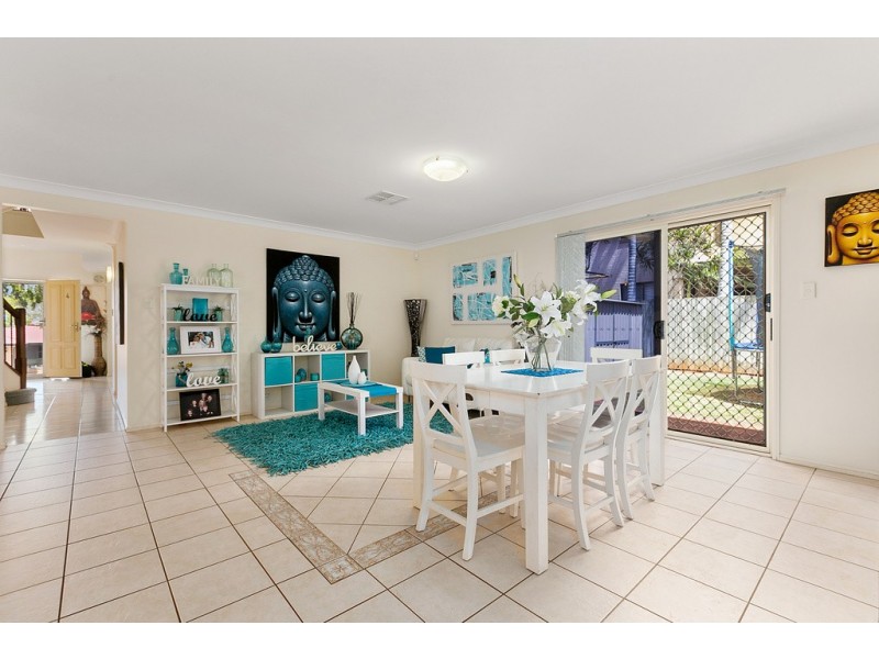 4 Brampton Close, Redland Bay QLD 4165