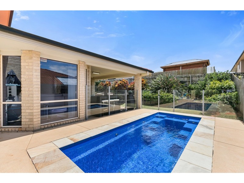 4 Brampton Close, Redland Bay QLD 4165