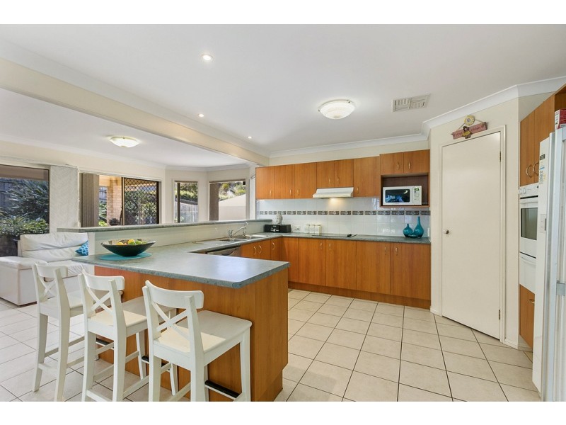 4 Brampton Close, Redland Bay QLD 4165