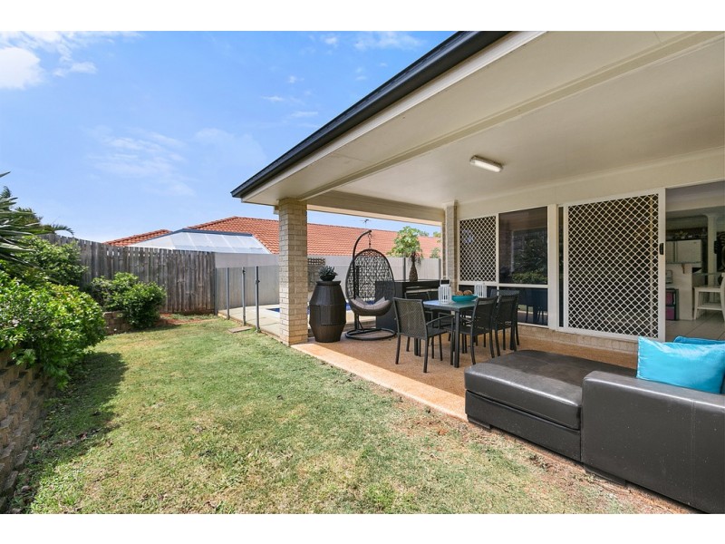 4 Brampton Close, Redland Bay QLD 4165