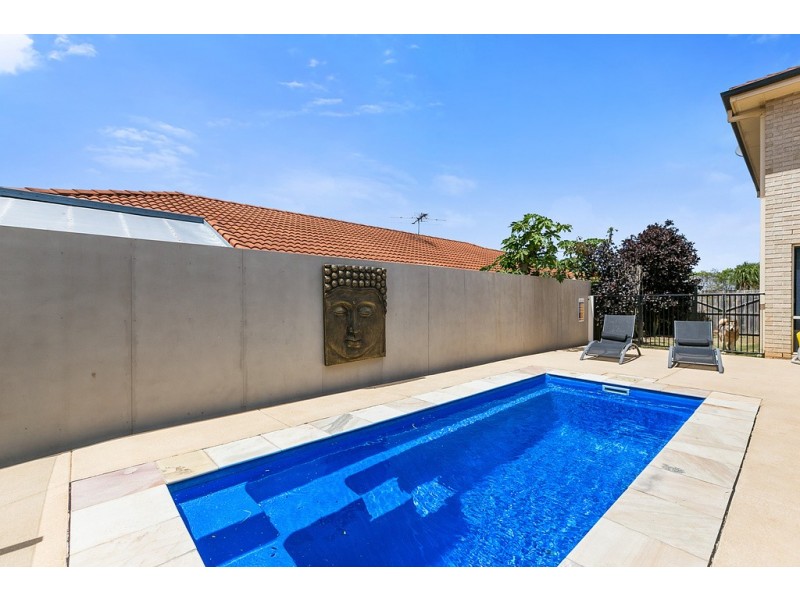 4 Brampton Close, Redland Bay QLD 4165