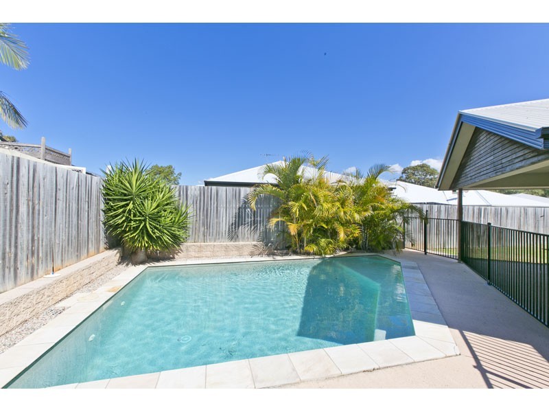 9 Pitman Place, Redland Bay QLD 4165