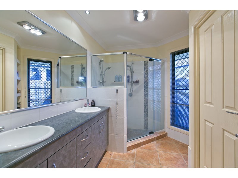 9 Pitman Place, Redland Bay QLD 4165