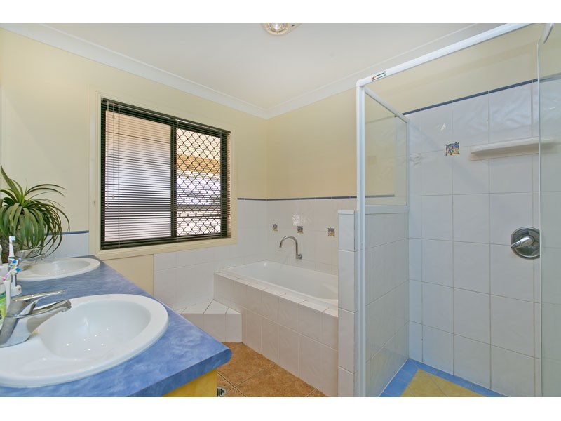 9 Pitman Place, Redland Bay QLD 4165