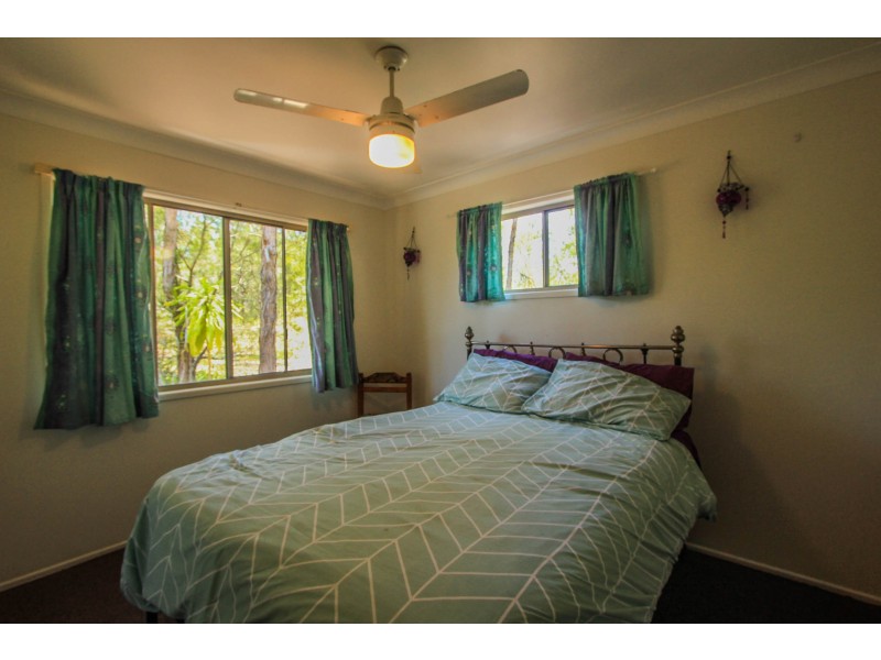 5 Lakeside Avenue, Macleay Island QLD 4184