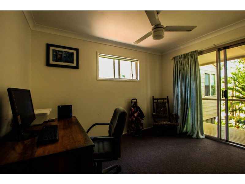 5 Lakeside Avenue, Macleay Island QLD 4184