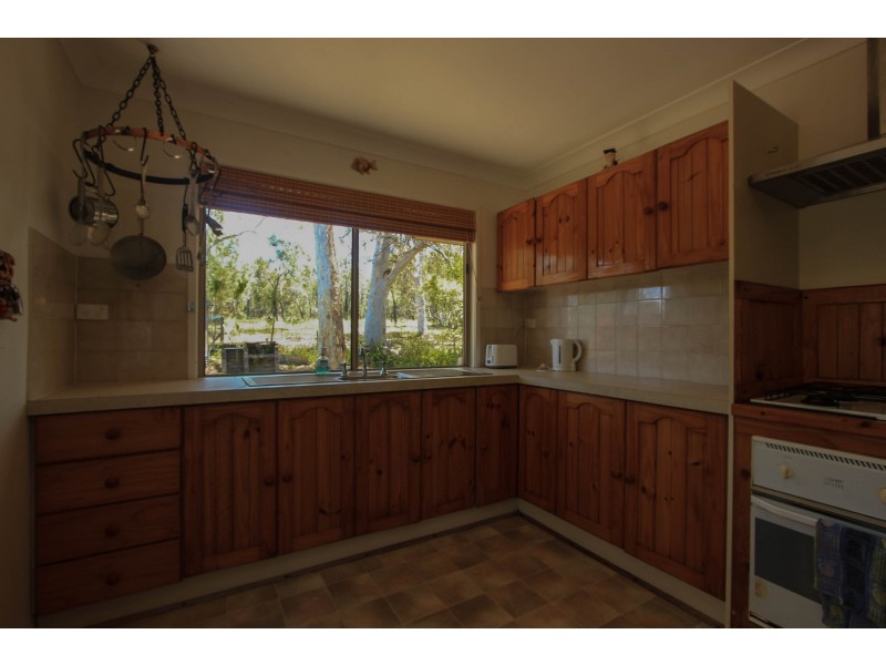 5 Lakeside Avenue, Macleay Island QLD 4184