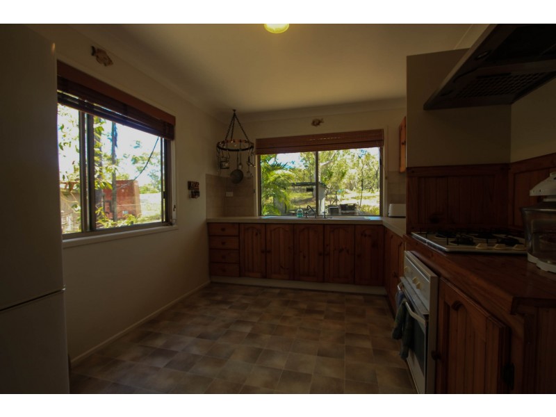 5 Lakeside Avenue, Macleay Island QLD 4184