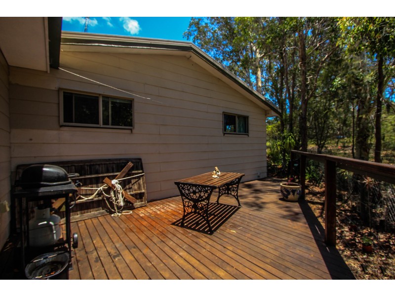 5 Lakeside Avenue, Macleay Island QLD 4184