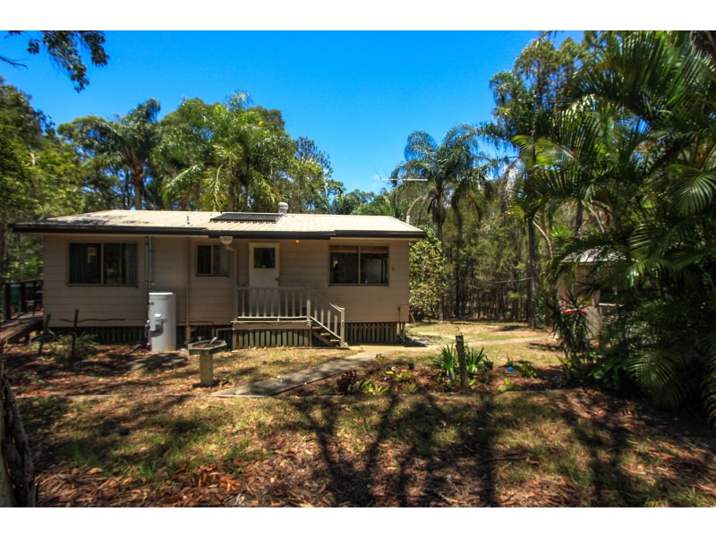 5 Lakeside Avenue, Macleay Island QLD 4184