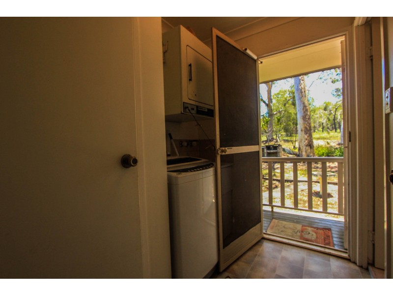 5 Lakeside Avenue, Macleay Island QLD 4184