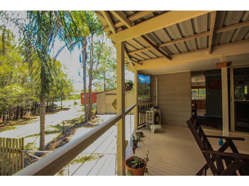 5 Lakeside Avenue, Macleay Island QLD 4184