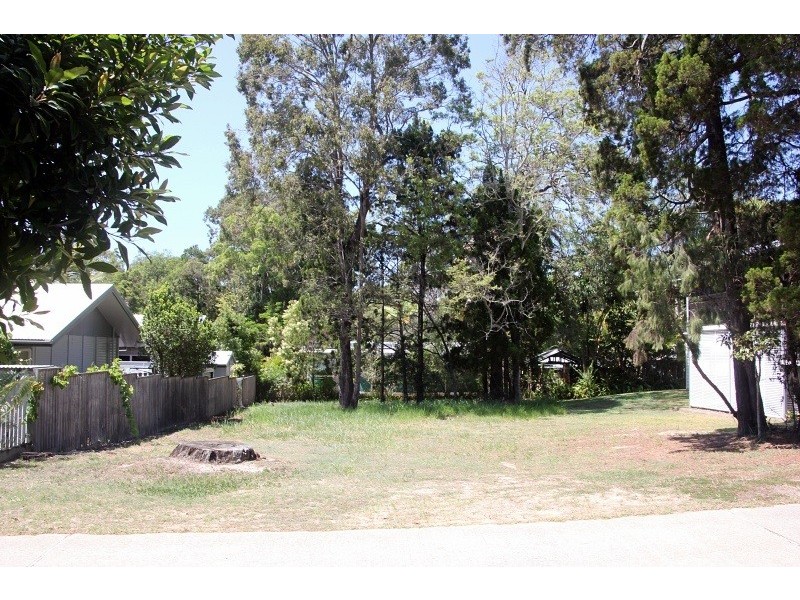 17 Carefree Street, Coochiemudlo Island QLD 4184