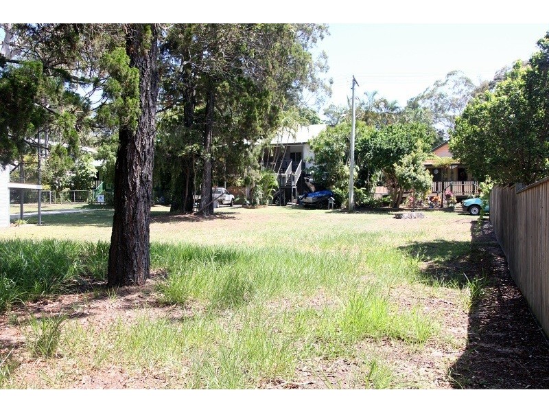 17 Carefree Street, Coochiemudlo Island QLD 4184