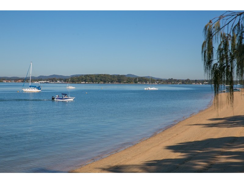 17 Carefree Street, Coochiemudlo Island QLD 4184