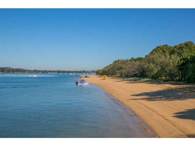 17 Carefree Street, Coochiemudlo Island QLD 4184