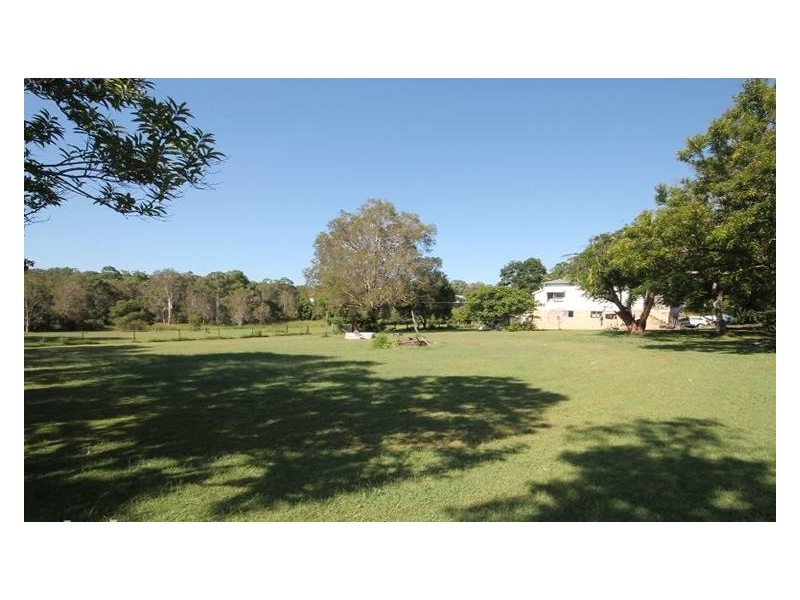 8 London Road, Belmont QLD 4153