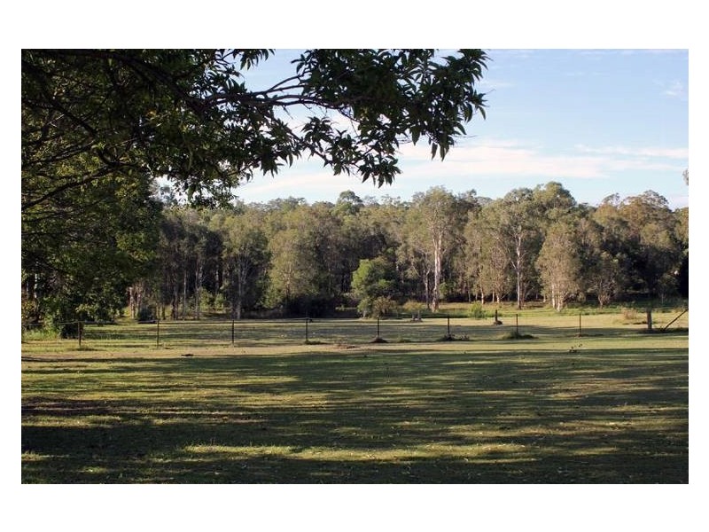 8 London Road, Belmont QLD 4153