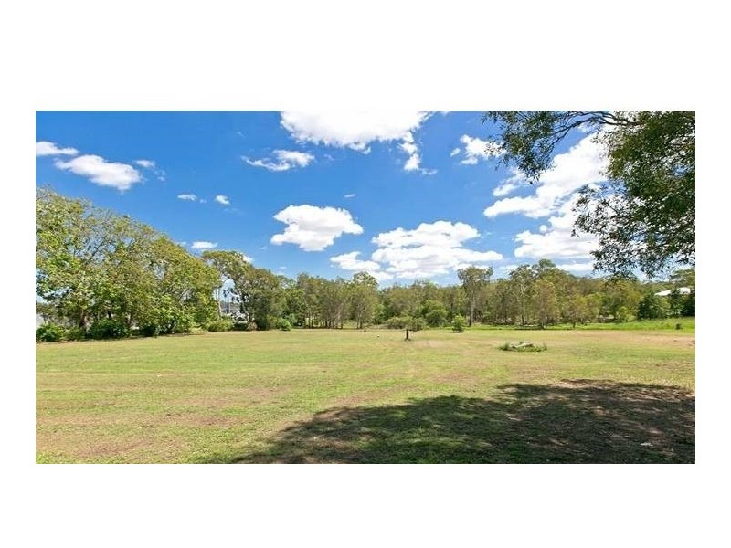 8 London Road, Belmont QLD 4153