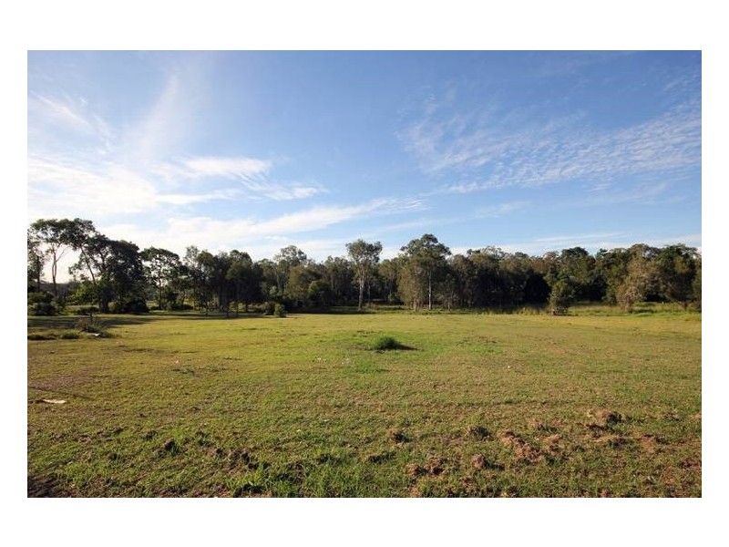 8 London Road, Belmont QLD 4153