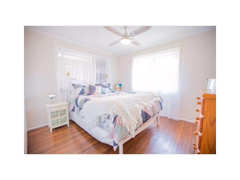 16 Bourke Street, Brassall QLD 4305