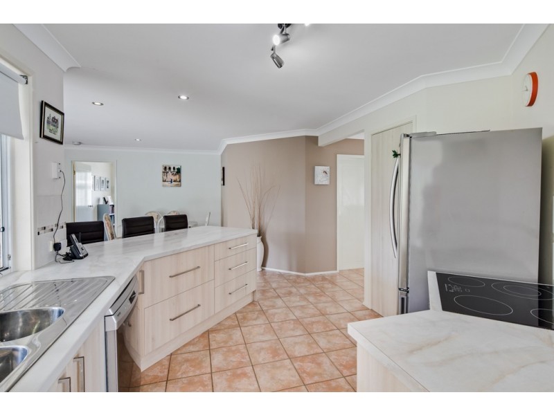 2 Sweetlip Court, Birkdale QLD 4159