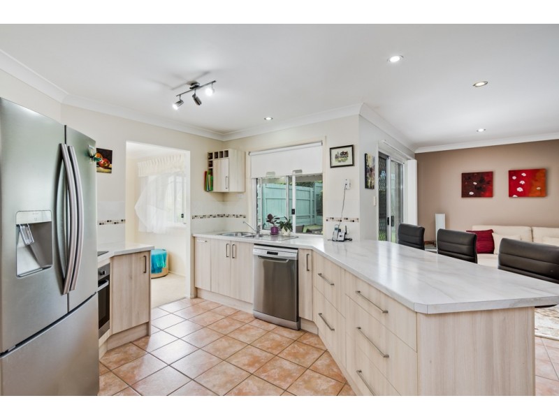 2 Sweetlip Court, Birkdale QLD 4159