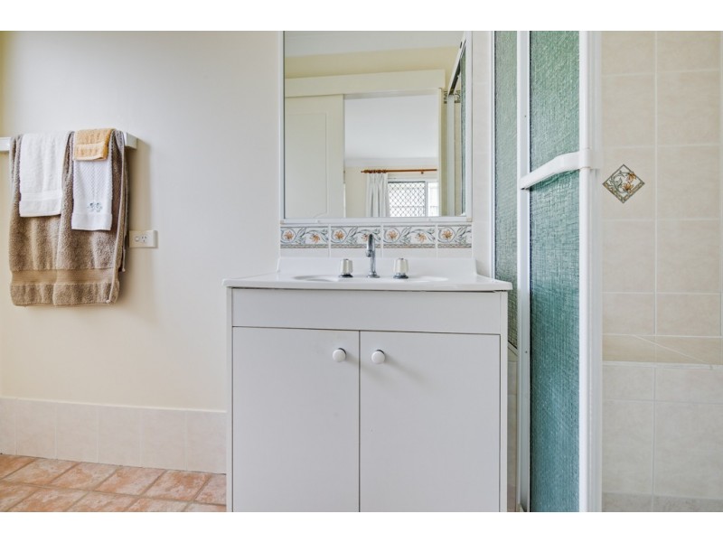 2 Sweetlip Court, Birkdale QLD 4159