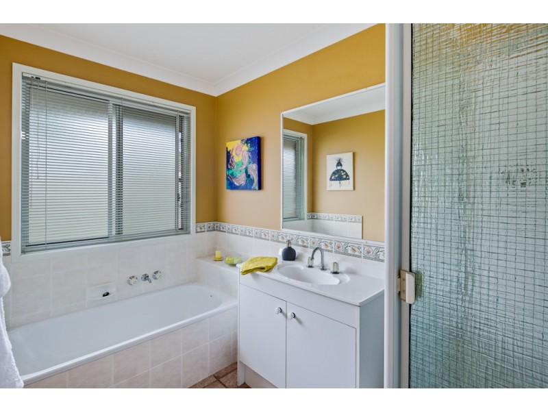 2 Sweetlip Court, Birkdale QLD 4159