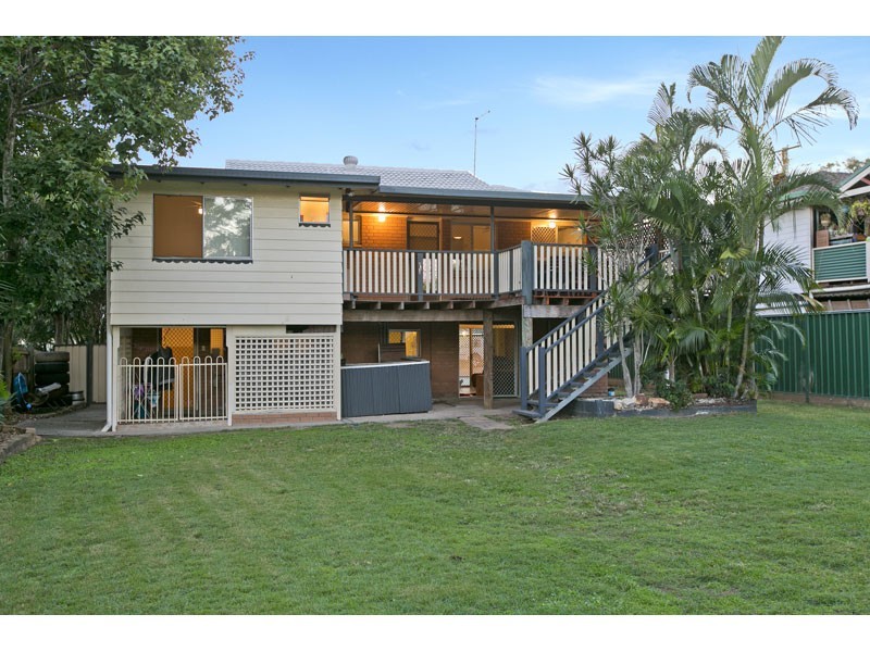 12 Currawong Drive, Birkdale QLD 4159