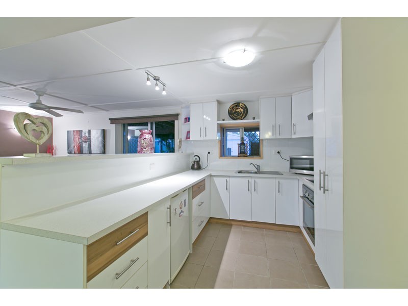 12 Currawong Drive, Birkdale QLD 4159