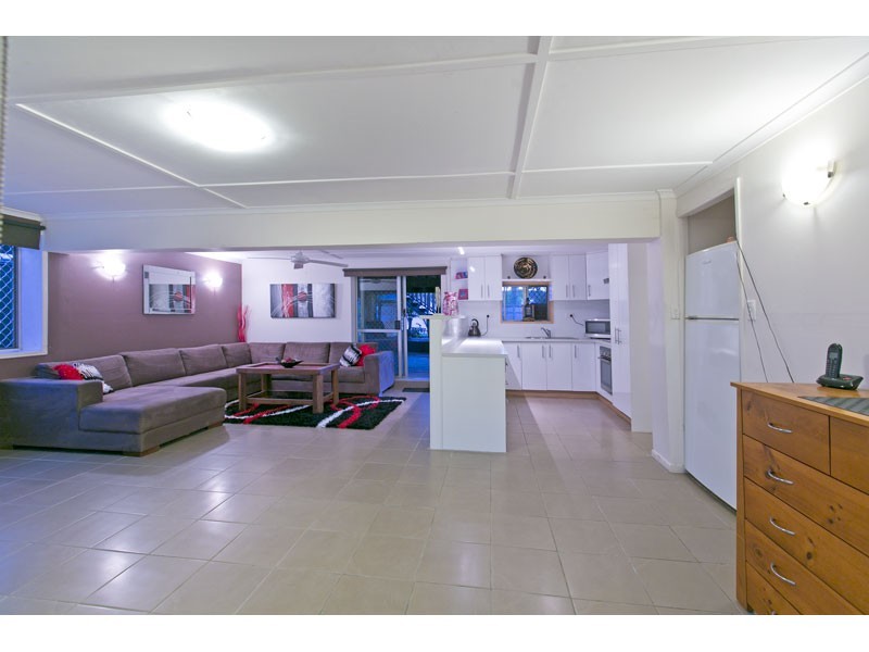 12 Currawong Drive, Birkdale QLD 4159