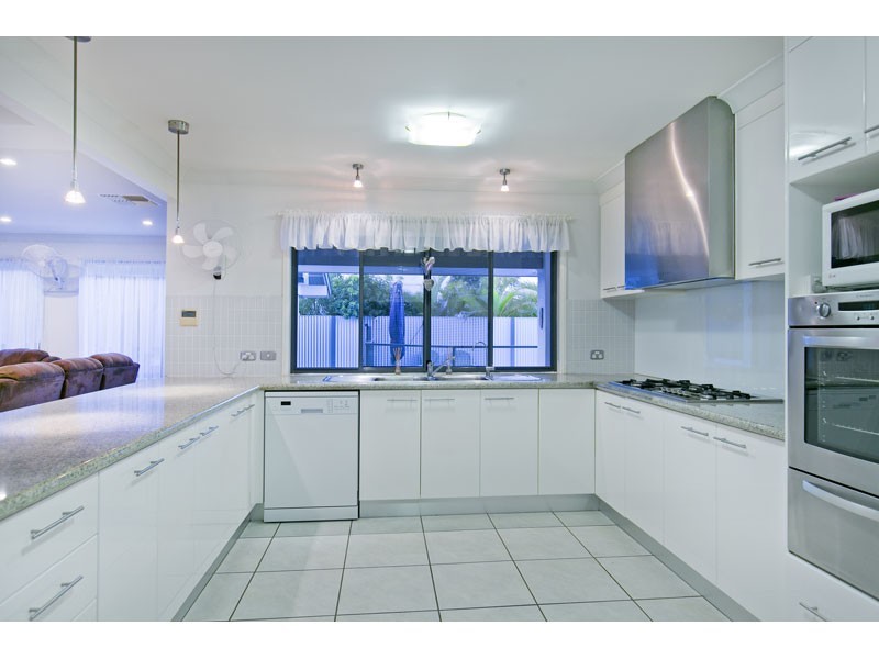 6 Discovery Place, Wellington Point QLD 4160