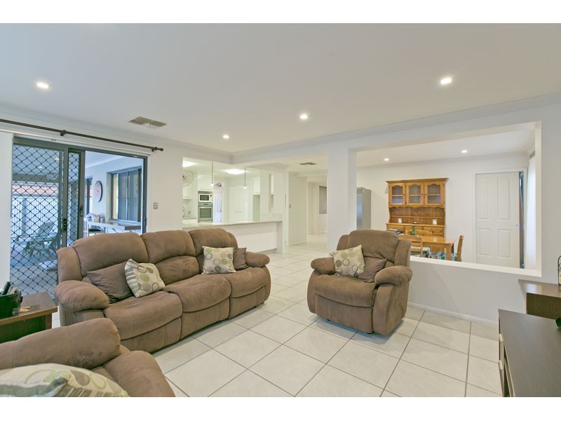 6 Discovery Place, Wellington Point QLD 4160
