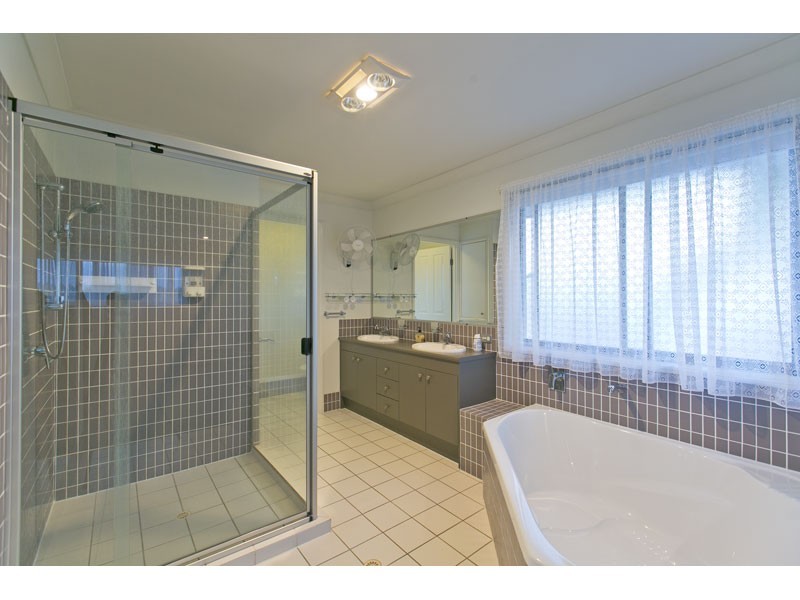 6 Discovery Place, Wellington Point QLD 4160