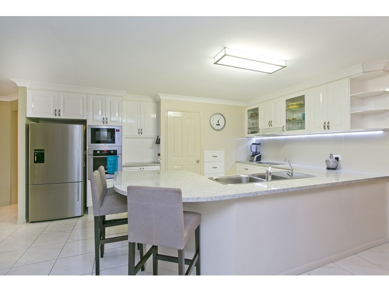 8 Swordfish Court, Birkdale QLD 4159