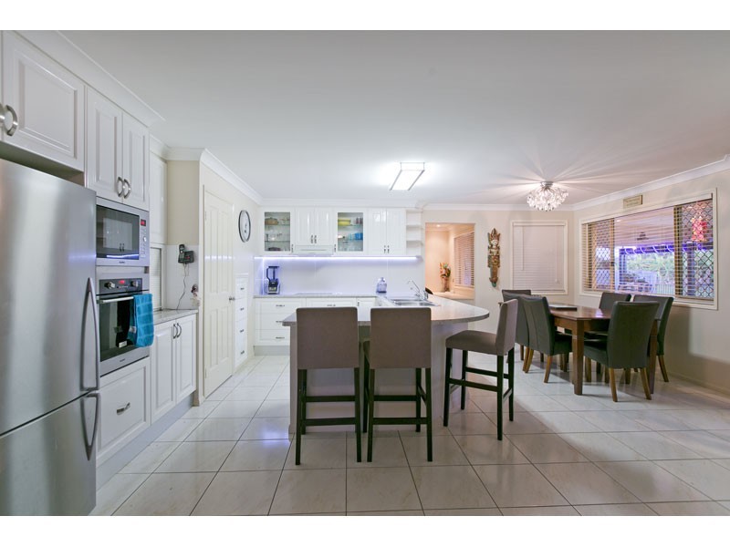 8 Swordfish Court, Birkdale QLD 4159