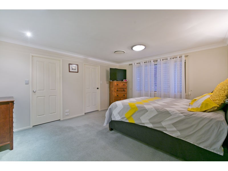 8 Swordfish Court, Birkdale QLD 4159