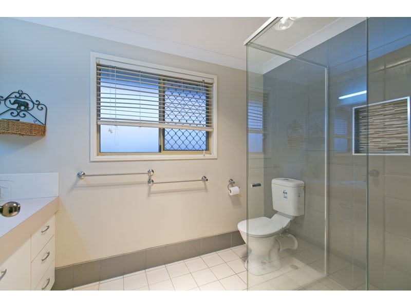 8 Swordfish Court, Birkdale QLD 4159